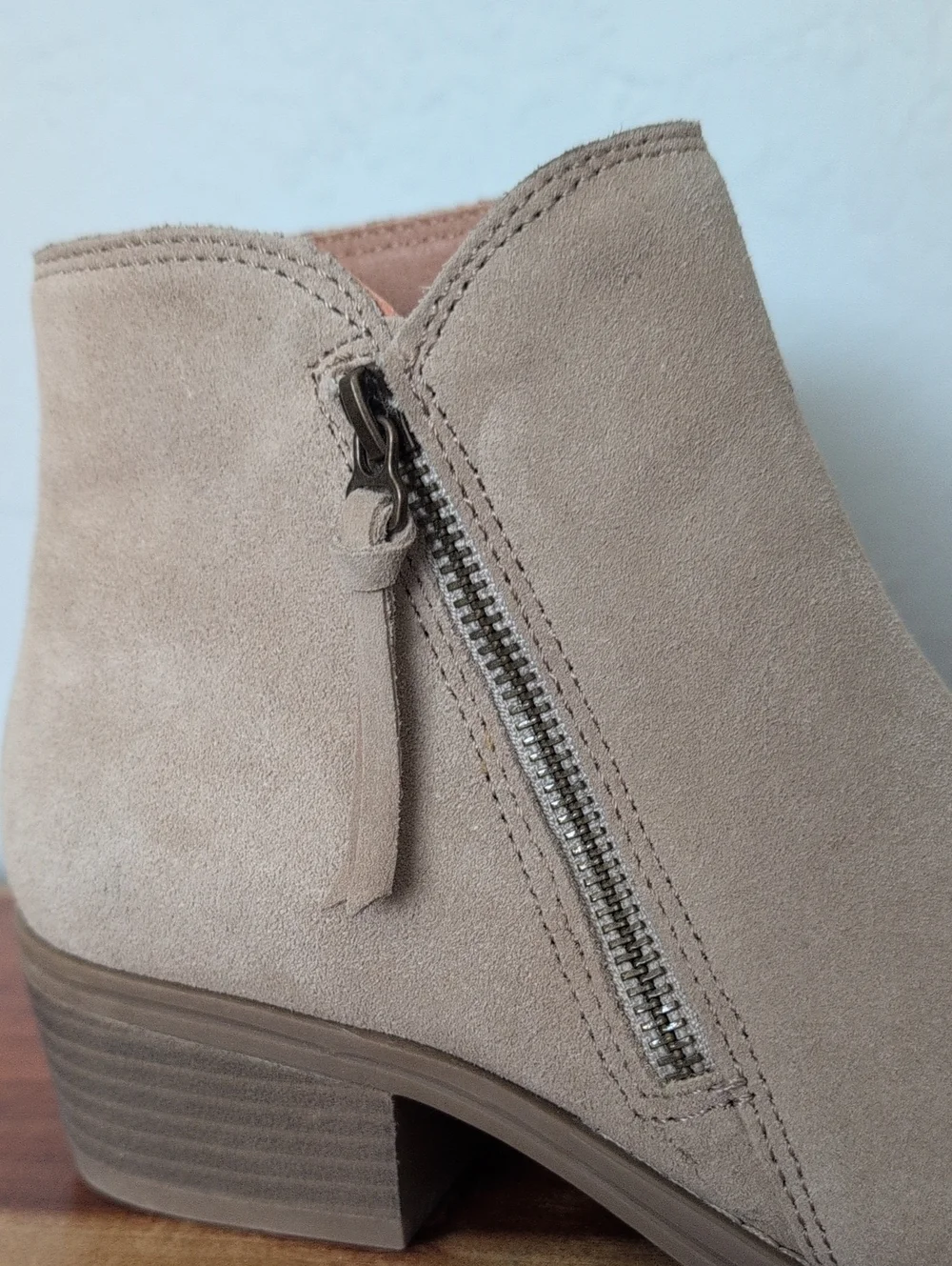 White Mountain Macy's  Women's Tan Suede Ankle Bootie with Side Zip Size 8